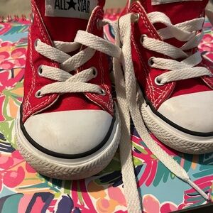 Size 8 for kids converse shoe in great shape!